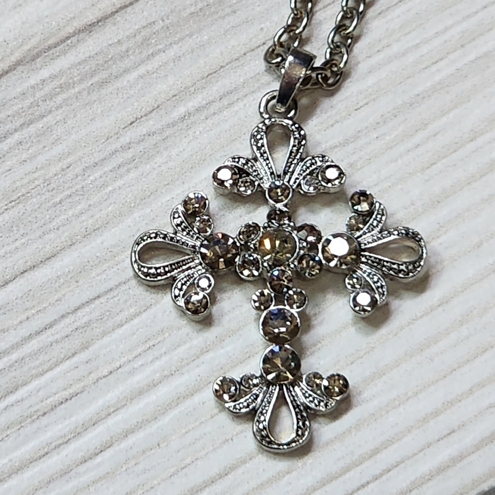 Cookie Lee Silver Cross Pendant Necklace #23412 NWT - Picture 2 of 10